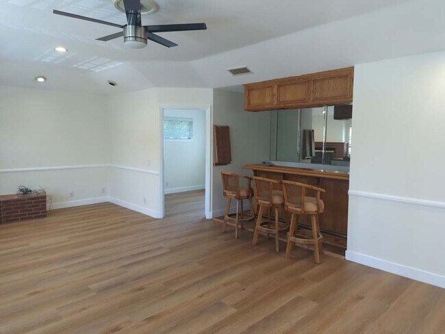 Building Photo - Beautiful and Spacious 4 Bed, 3 Bath Home ...