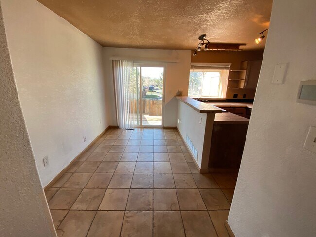 Building Photo - Nice 2 bedroom Townhome in Ken Caryl area of Littleton