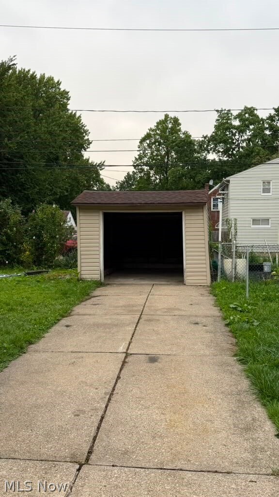 Building Photo - 10009 Sladden Ave