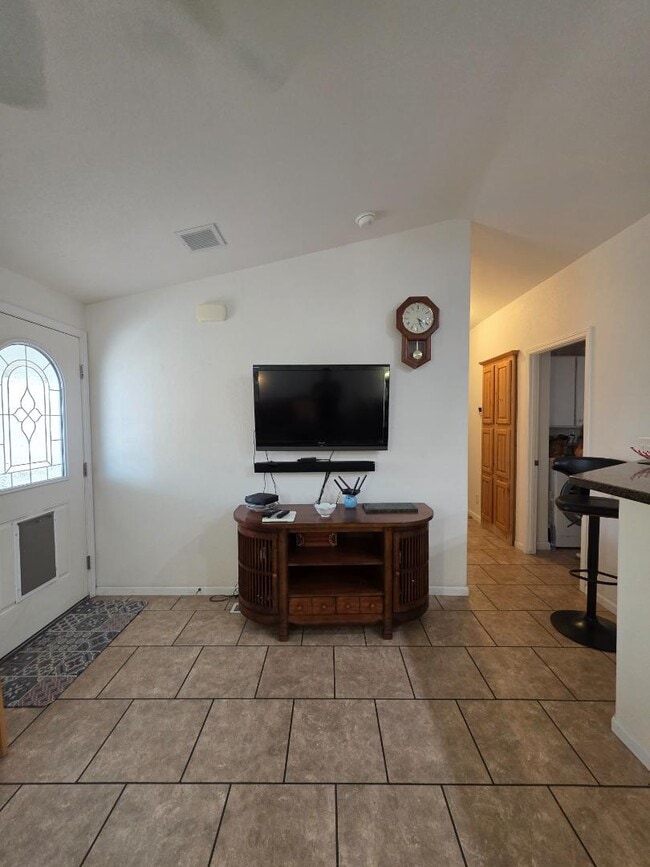 Building Photo - 5707 E 32nd St