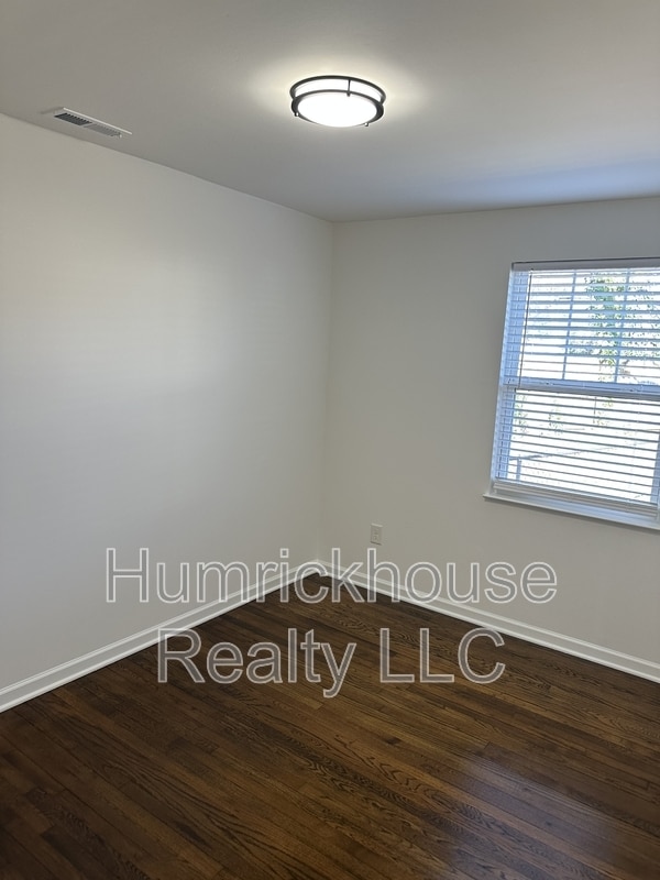 Building Photo - 1601 Grovewood Dr