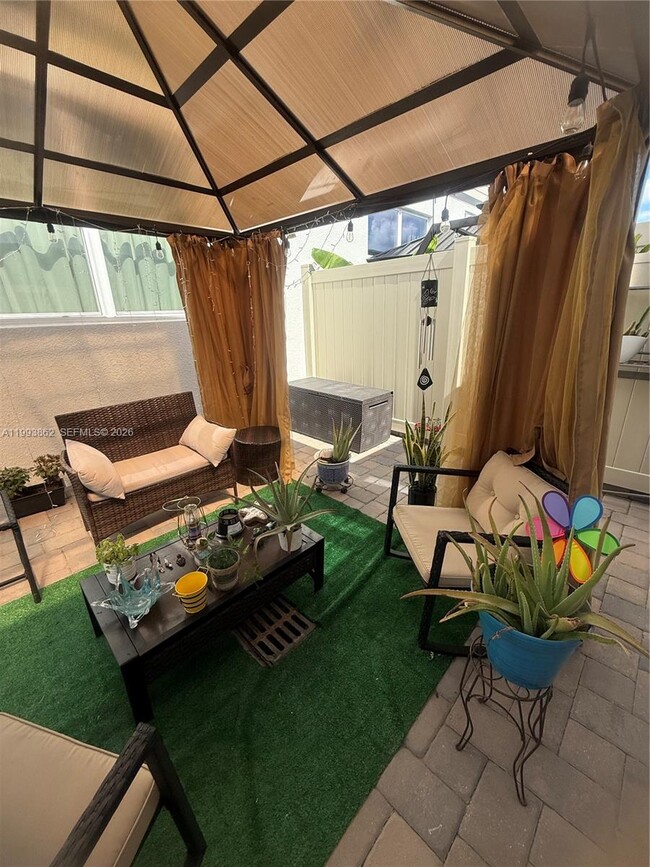 Building Photo - 9261 Gran Teatro Dr