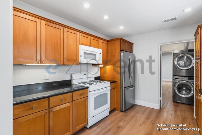 Building Photo - 96 Loyola Ave