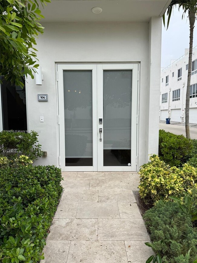 Building Photo - 6310 NW 103rd Pl