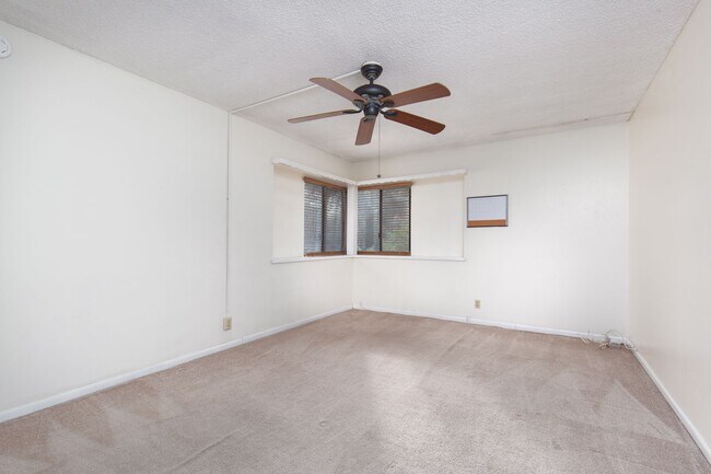 Building Photo - Remodeled two bedroom unit with two car carport near UNLV