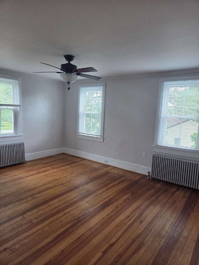 Building Photo - "Charming 4-Bed Gaithersburg Haven: Spacious 3,330 Sq. Ft. Home with Granite Countertops & Gleami...