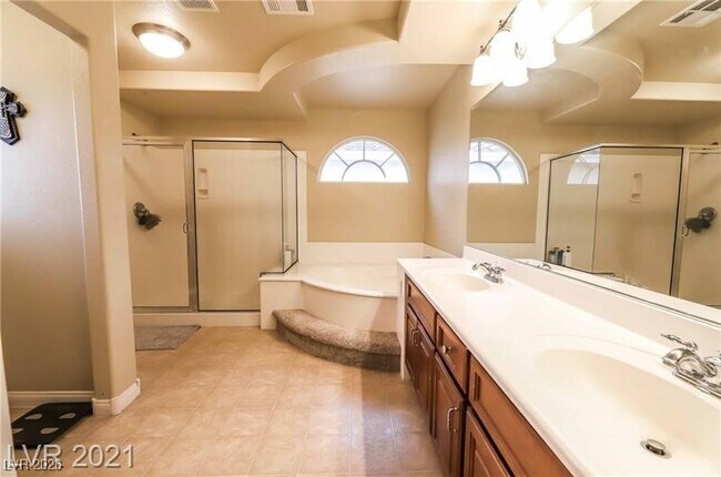 Building Photo - 8450 W Sapphire St