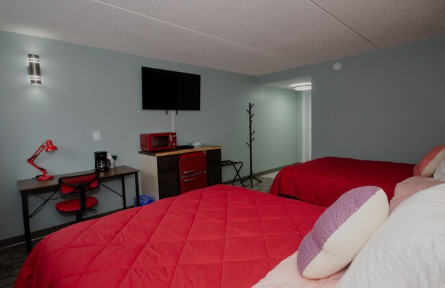 Double Queen Room - 609 S US Highway 61