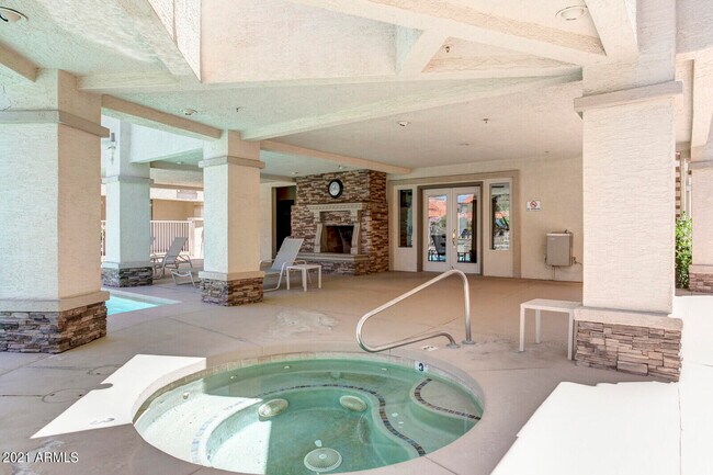 Building Photo - 10080 E Mountainview Lake Dr