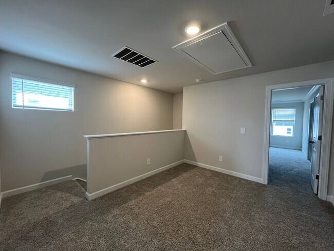 Building Photo - 1360 Fallen Acorn Ln