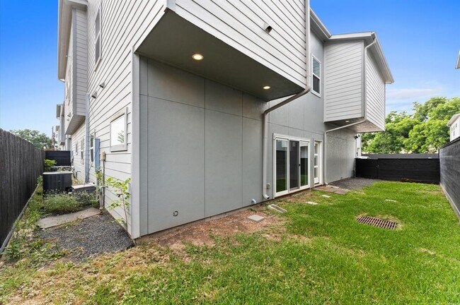 Building Photo - 7722 Jack Oak Ave