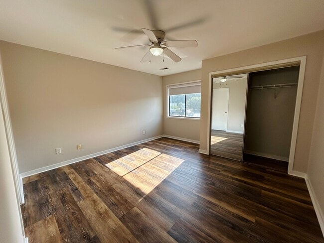 Building Photo - 2BR/2BA Condo close to Wrightsville Beach ...
