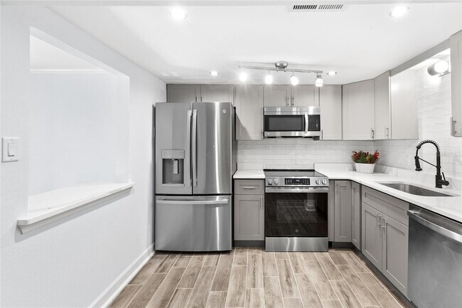 Building Photo - 505 Plaza Seville Ct