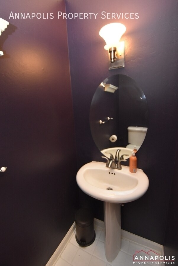 Building Photo - 2443 Vineyard Ln