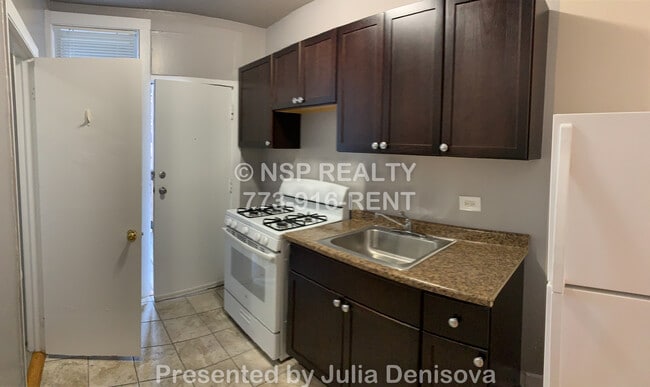 Building Photo - 5662 N Ridge Ave