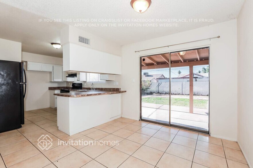 Building Photo - 1904 S Apache Dr