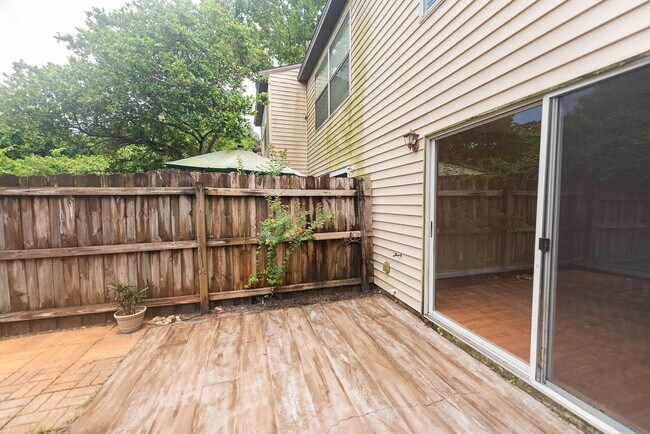 Building Photo - Townhome in Titusville