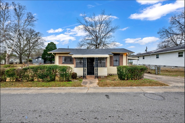 Building Photo - 419 7th St