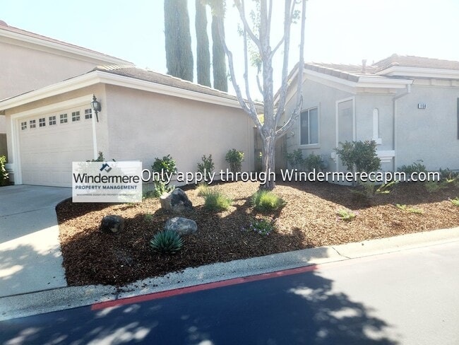 Building Photo - Bright 3 bedroom, 2 bath in Gated Community of Bentley Square!