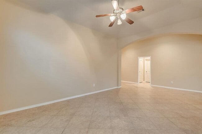 Building Photo - 5615 Stoneridge Ct