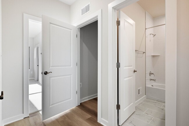 Building Photo - 1017 Venifena Terrace SE