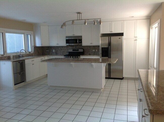 Building Photo - Stunning Newbury Park Home