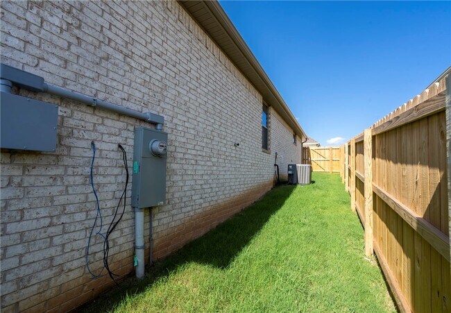 Building Photo - 4300 SW Adams Rd