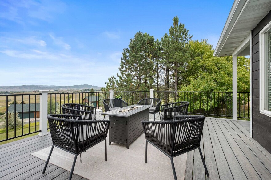 Building Photo - 3213 Hemlock Ct