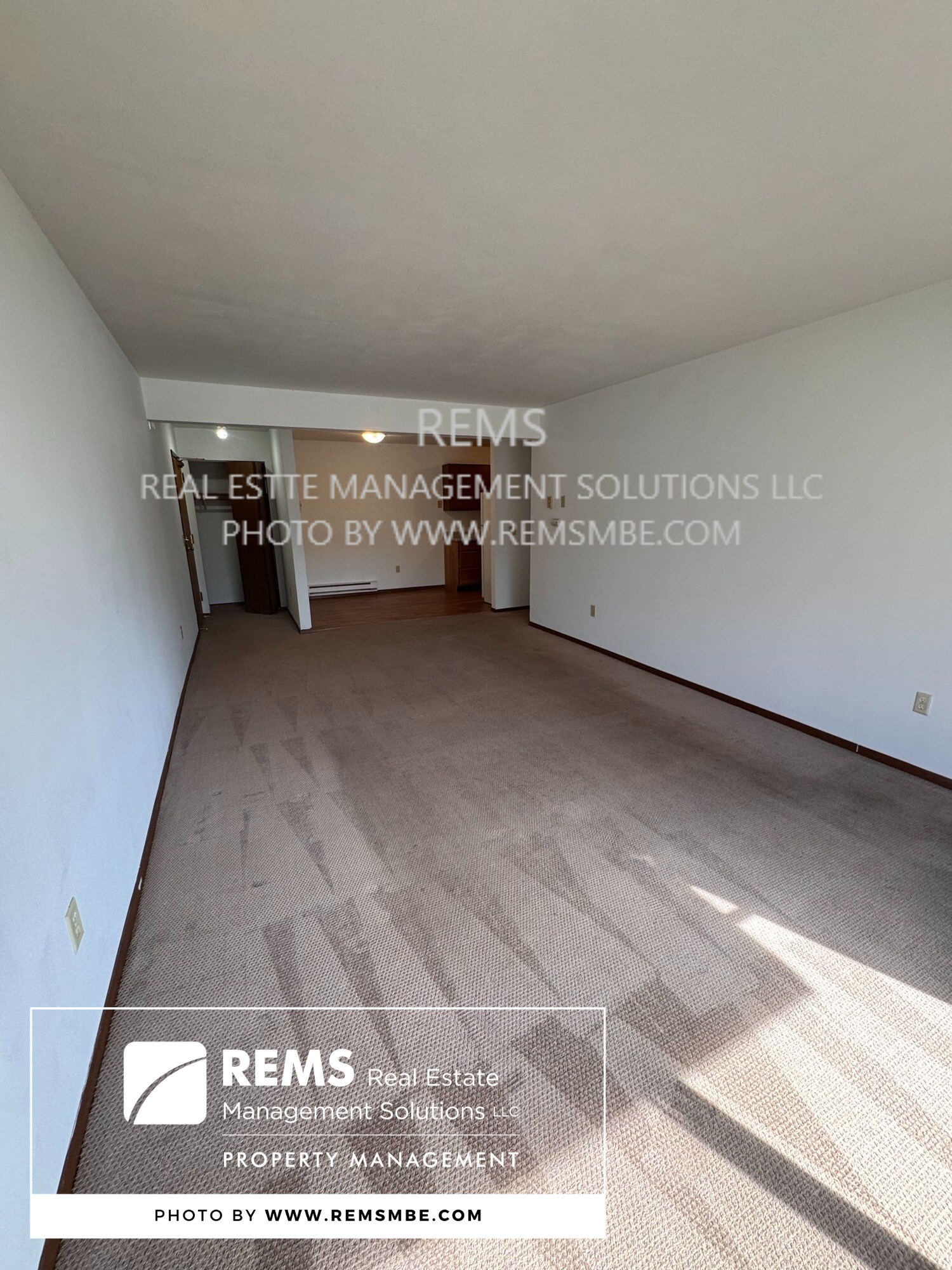 Building Photo - 554 E Slifer St