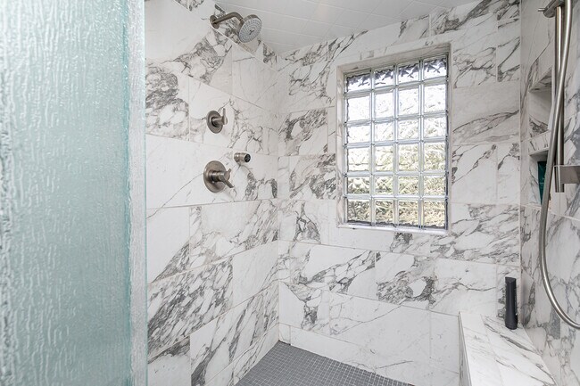 Master Bath - 5505 Waterbury Rd