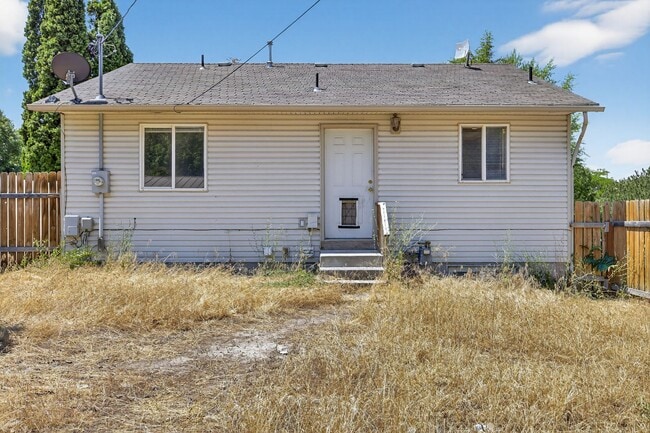 Building Photo - HUGE 6 bed 3 bath Home in Pocatello