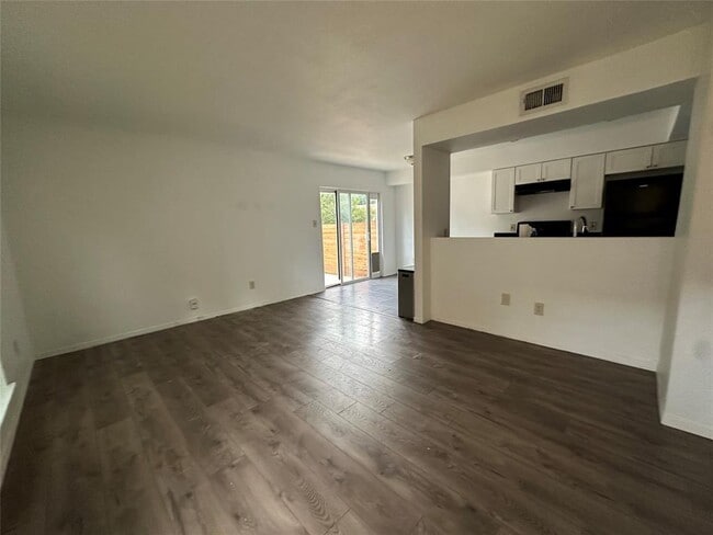 Building Photo - 6003 Cougar Dr