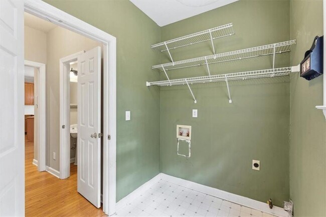 Building Photo - 3986 Fox Glen Dr