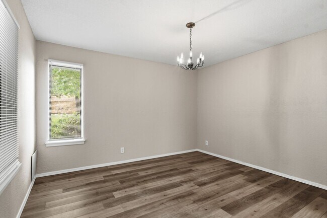 Building Photo - 6518/6520 E 90th St Duplex