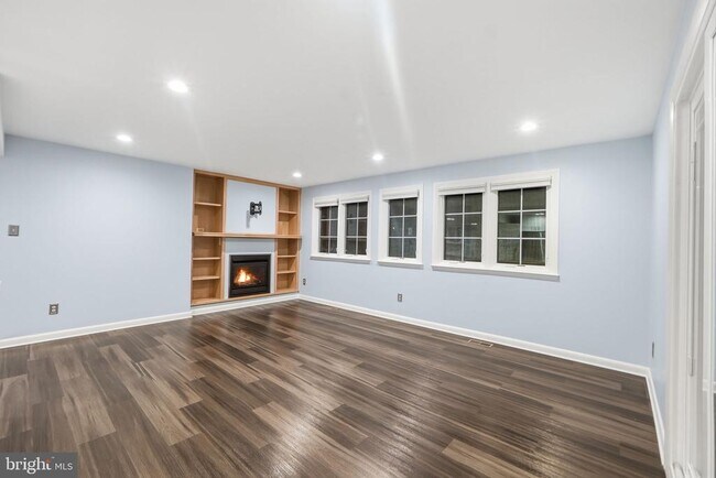 Building Photo - 808 Cottonwood Dr