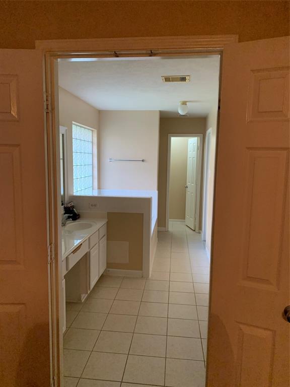 Building Photo - 5429 Lilac Grove Ln