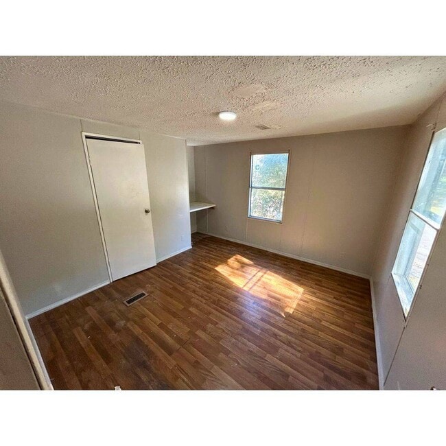 Building Photo - 2395 Parrott Dr