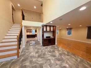 Building Photo - 112 E Quinobequin Rd
