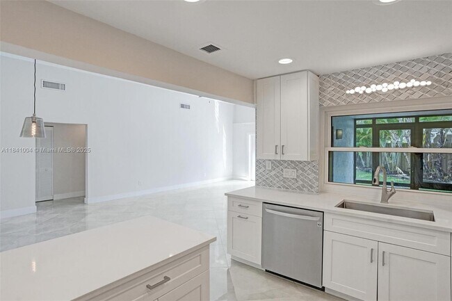 Building Photo - 7425 Silver Woods Ct