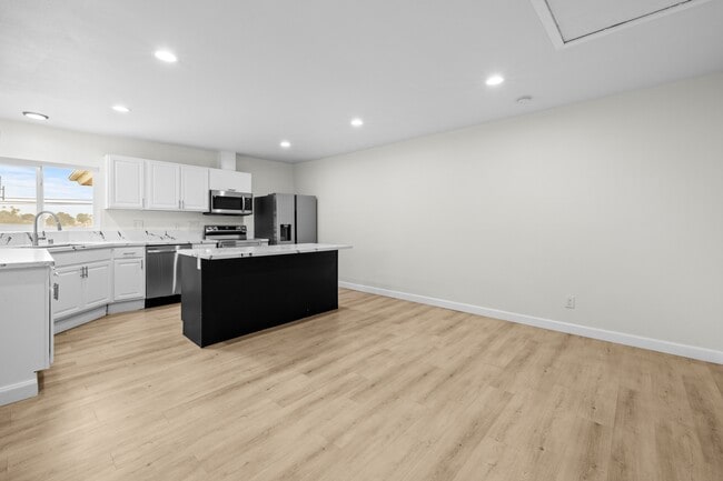 Building Photo - 5529 Dorothy Dr