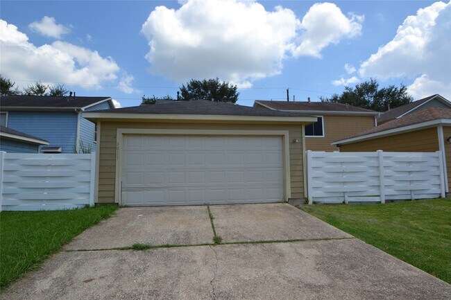 Building Photo - 3811 E Traditions Ct