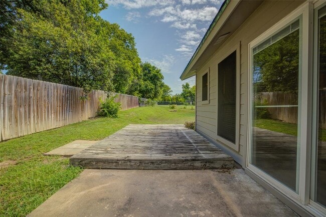 Building Photo - 306 Corral Ln
