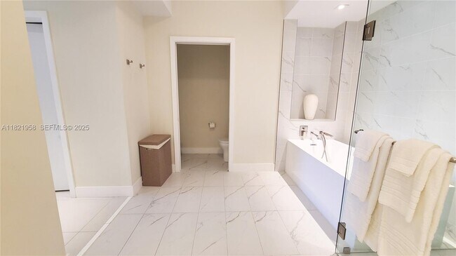 Building Photo - 3100 N Ocean Dr