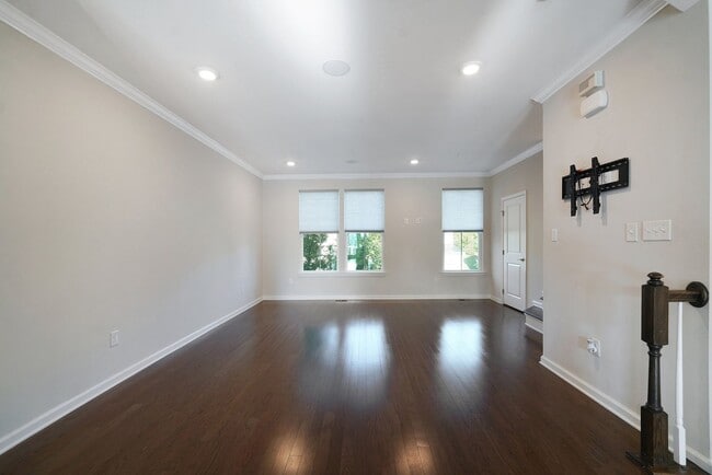 Building Photo - Luxury 3 Bedroom 4 Bath Townhome in Atwate...