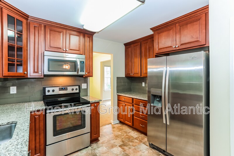 Building Photo - 475 Crisfield Dr