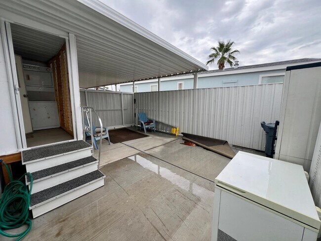 Building Photo - 345 S 58th St