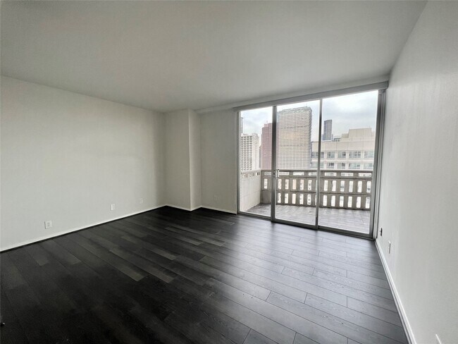 Building Photo - 2016 Main St