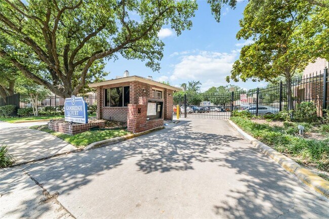 Building Photo - 2121 El Paseo St