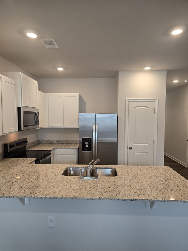 Building Photo - 12 Sweetspire Dr