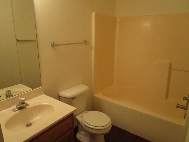 Building Photo - 5004-5006 Betty Jean Way